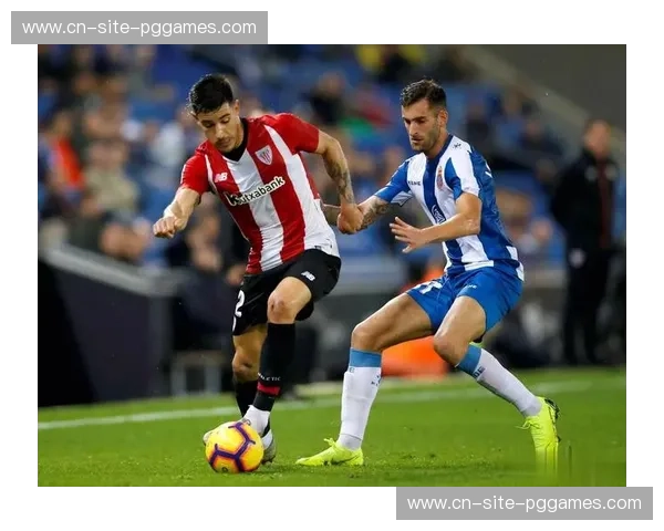 里昂三比二险胜特鲁瓦 二月虽取胜但防守问题依旧突出 里昂三比二险胜特鲁瓦 二月虽取胜但防守问题依旧突出